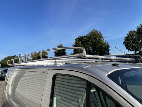 Ford Transit Custom 280 2.0 TDCI 105pk L1H1 Trend / vaste prijs rijklaar € 14.950 ex btw / lease vanaf € 311 / airco / cruise / imperial / achteruit rijcamera / trekhaak 2400 kg / ex schilders bus