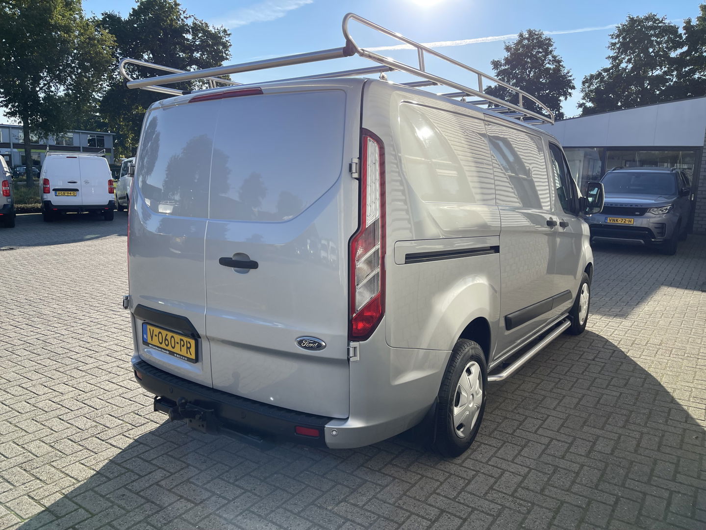 Ford Transit Custom 280 2.0 TDCI 105pk L1H1 Trend / vaste prijs rijklaar € 14.950 ex btw / lease vanaf € 311 / airco / cruise / imperial / achteruit rijcamera / trekhaak 2400 kg / ex schilders bus