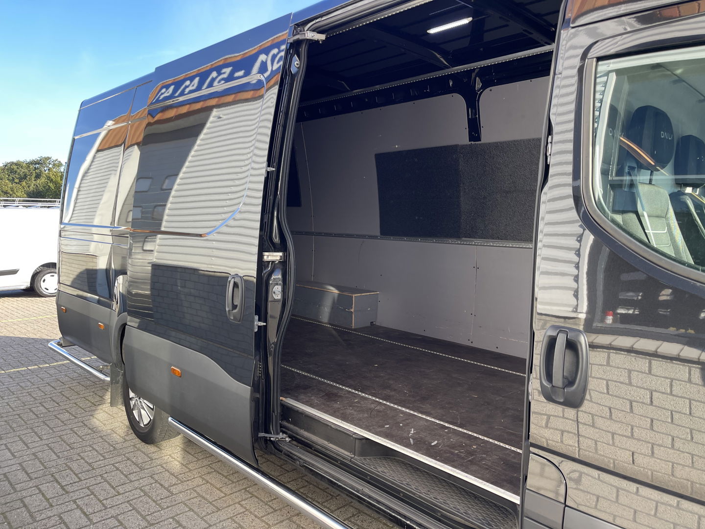 Iveco Daily 35S21H 3.0L Himatic automaat 410 L4H2 / vaste prijs rijklaar € 32.950 ex btw / lease vanaf € 538 / euro 6 diesel / bpm vrij / airco / cruise / camera / laadruimte 475 cm lang !
