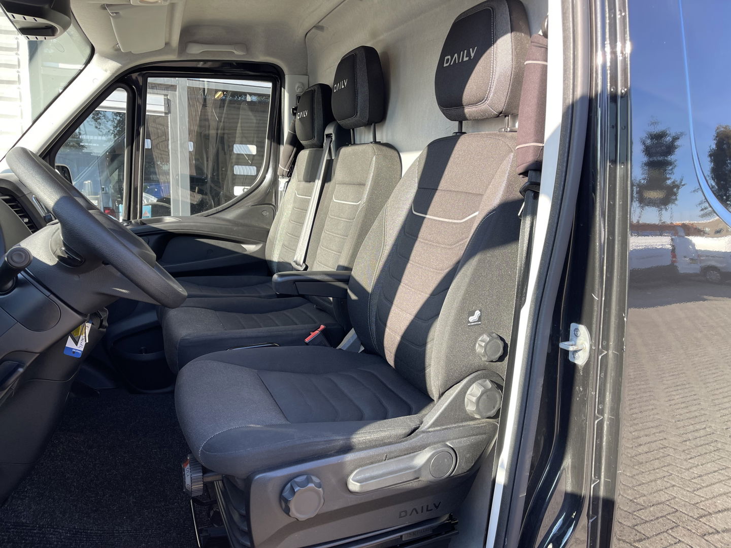 Iveco Daily 35S21H 3.0L Himatic automaat 410 L4H2 / vaste prijs rijklaar € 32.950 ex btw / lease vanaf € 538 / euro 6 diesel / bpm vrij / airco / cruise / camera / laadruimte 475 cm lang !