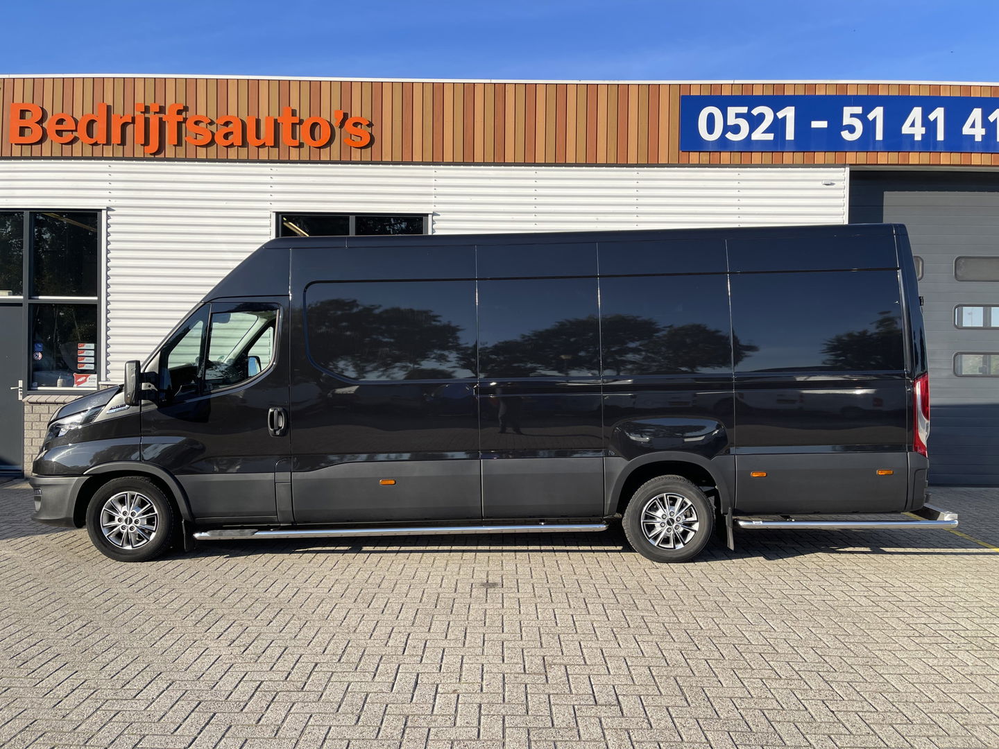 Iveco Daily 35S21H 3.0L Himatic automaat 410 L4H2 / vaste prijs rijklaar € 32.950 ex btw / lease vanaf € 538 / euro 6 diesel / bpm vrij / airco / cruise / camera / laadruimte 475 cm lang !
