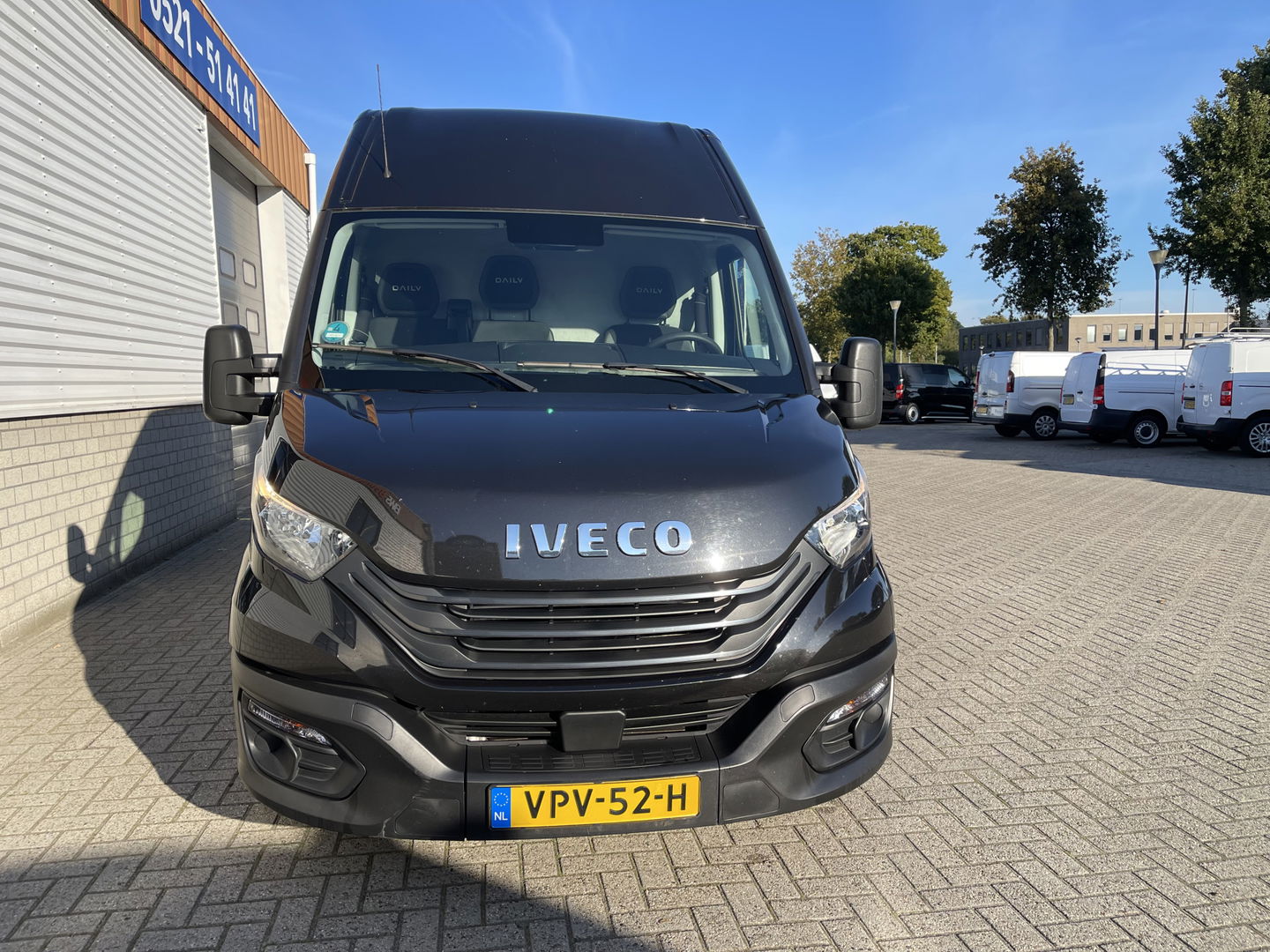 Iveco Daily 35S21H 3.0L Himatic automaat 410 L4H2 / vaste prijs rijklaar € 32.950 ex btw / lease vanaf € 538 / euro 6 diesel / bpm vrij / airco / cruise / camera / laadruimte 475 cm lang !