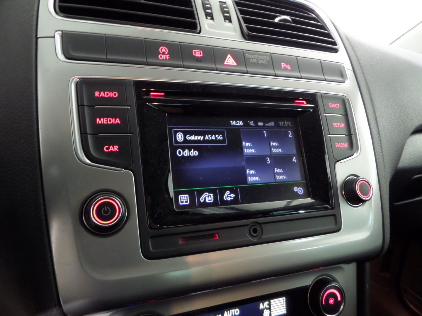 Volkswagen Polo 1.2 TSI Highline "Origineel NL!" 1e eigenaar! Bluetooth Parkeersensoren Cruise-control Climatronic 17"Velgen