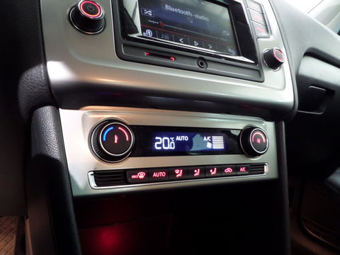 Volkswagen Polo 1.2 TSI Highline "Origineel NL!" 1e eigenaar! Bluetooth Parkeersensoren Cruise-control Climatronic 17"Velgen