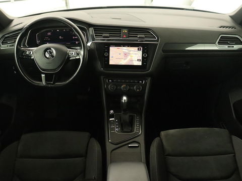 Volkswagen Tiguan Allspace 1.5 TSI R Line 7-persoons | Panoramadak | Trekhaak | Stoelverwarming | 19'' | Adaptive cruise | Virtual Cockpit | Massage | Camera | Keyless | Park Assist | Carplay | Navigatie