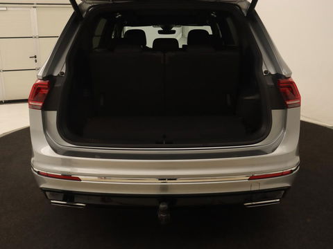 Volkswagen Tiguan Allspace 1.5 TSI R Line 7-persoons | Panoramadak | Trekhaak | Stoelverwarming | 19'' | Adaptive cruise | Virtual Cockpit | Massage | Camera | Keyless | Park Assist | Carplay | Navigatie