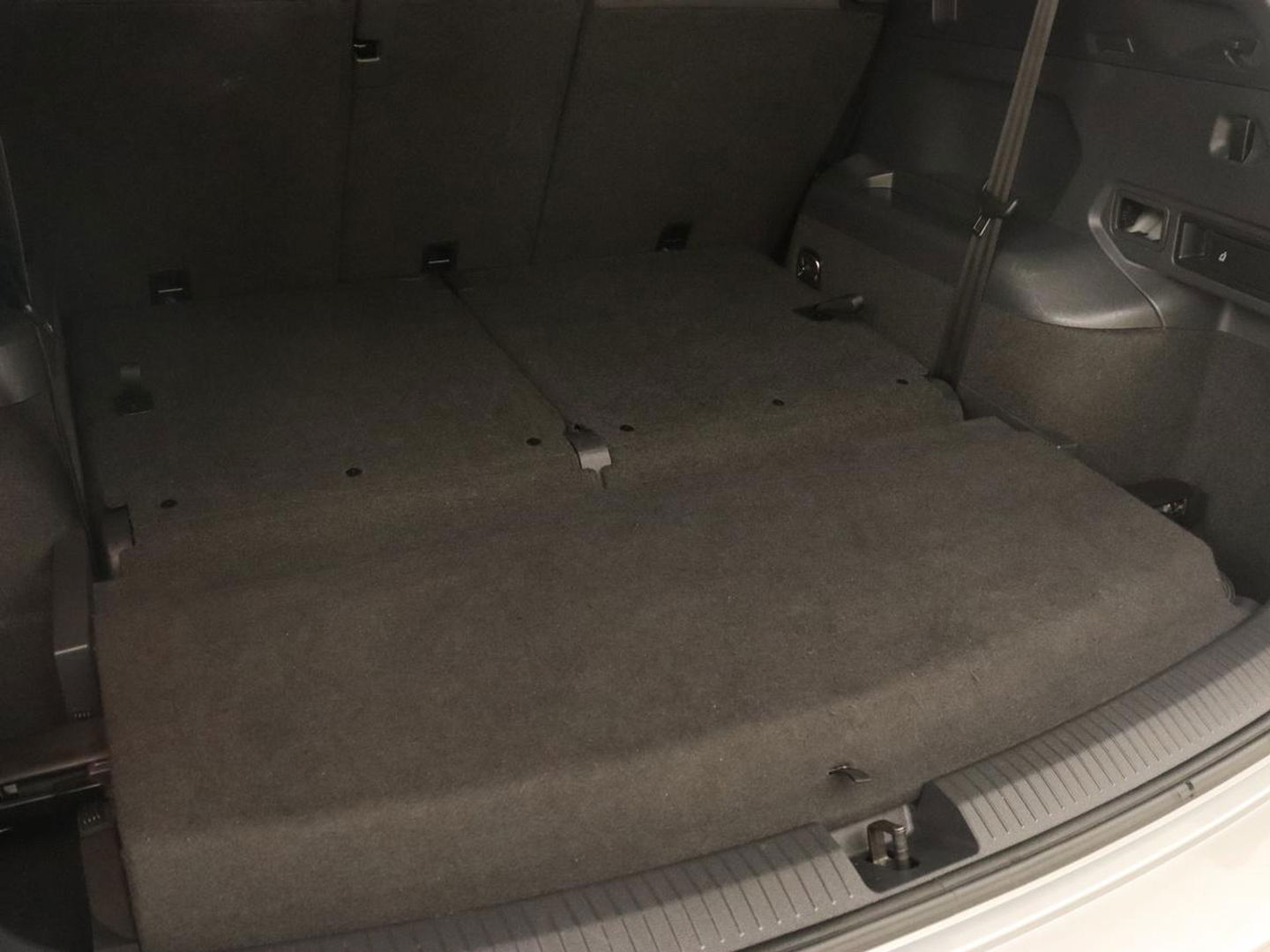 Volkswagen Tiguan Allspace 1.5 TSI R Line 7-persoons | Panoramadak | Trekhaak | Stoelverwarming | 19'' | Adaptive cruise | Virtual Cockpit | Massage | Camera | Keyless | Park Assist | Carplay | Navigatie