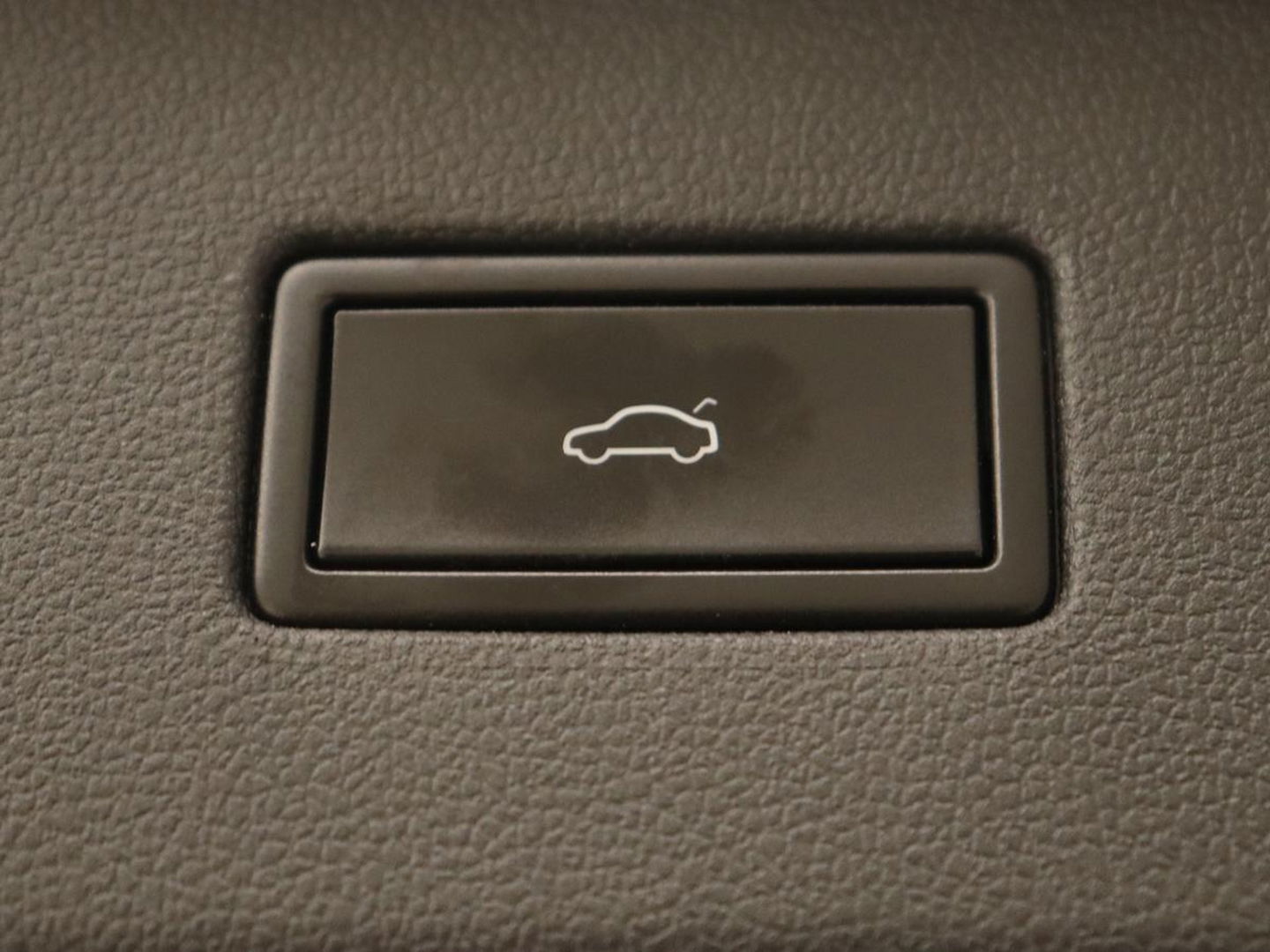 Volkswagen Tiguan Allspace 1.5 TSI R Line 7-persoons | Panoramadak | Trekhaak | Stoelverwarming | 19'' | Adaptive cruise | Virtual Cockpit | Massage | Camera | Keyless | Park Assist | Carplay | Navigatie