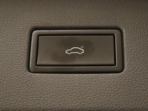 Volkswagen Tiguan Allspace 1.5 TSI R Line 7-persoons | Panoramadak | Trekhaak | Stoelverwarming | 19'' | Adaptive cruise | Virtual Cockpit | Massage | Camera | Keyless | Park Assist | Carplay | Navigatie
