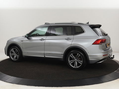 Volkswagen Tiguan Allspace 1.5 TSI R Line 7-persoons | Panoramadak | Trekhaak | Stoelverwarming | 19'' | Adaptive cruise | Virtual Cockpit | Massage | Camera | Keyless | Park Assist | Carplay | Navigatie