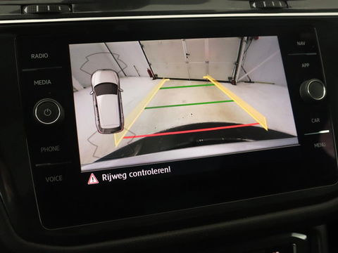 Volkswagen Tiguan Allspace 1.5 TSI R Line 7-persoons | Panoramadak | Trekhaak | Stoelverwarming | 19'' | Adaptive cruise | Virtual Cockpit | Massage | Camera | Keyless | Park Assist | Carplay | Navigatie