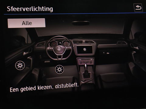 Volkswagen Tiguan Allspace 1.5 TSI R Line 7-persoons | Panoramadak | Trekhaak | Stoelverwarming | 19'' | Adaptive cruise | Virtual Cockpit | Massage | Camera | Keyless | Park Assist | Carplay | Navigatie