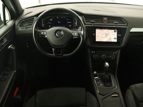 Volkswagen Tiguan Allspace 1.5 TSI R Line 7-persoons | Panoramadak | Trekhaak | Stoelverwarming | 19'' | Adaptive cruise | Virtual Cockpit | Massage | Camera | Keyless | Park Assist | Carplay | Navigatie