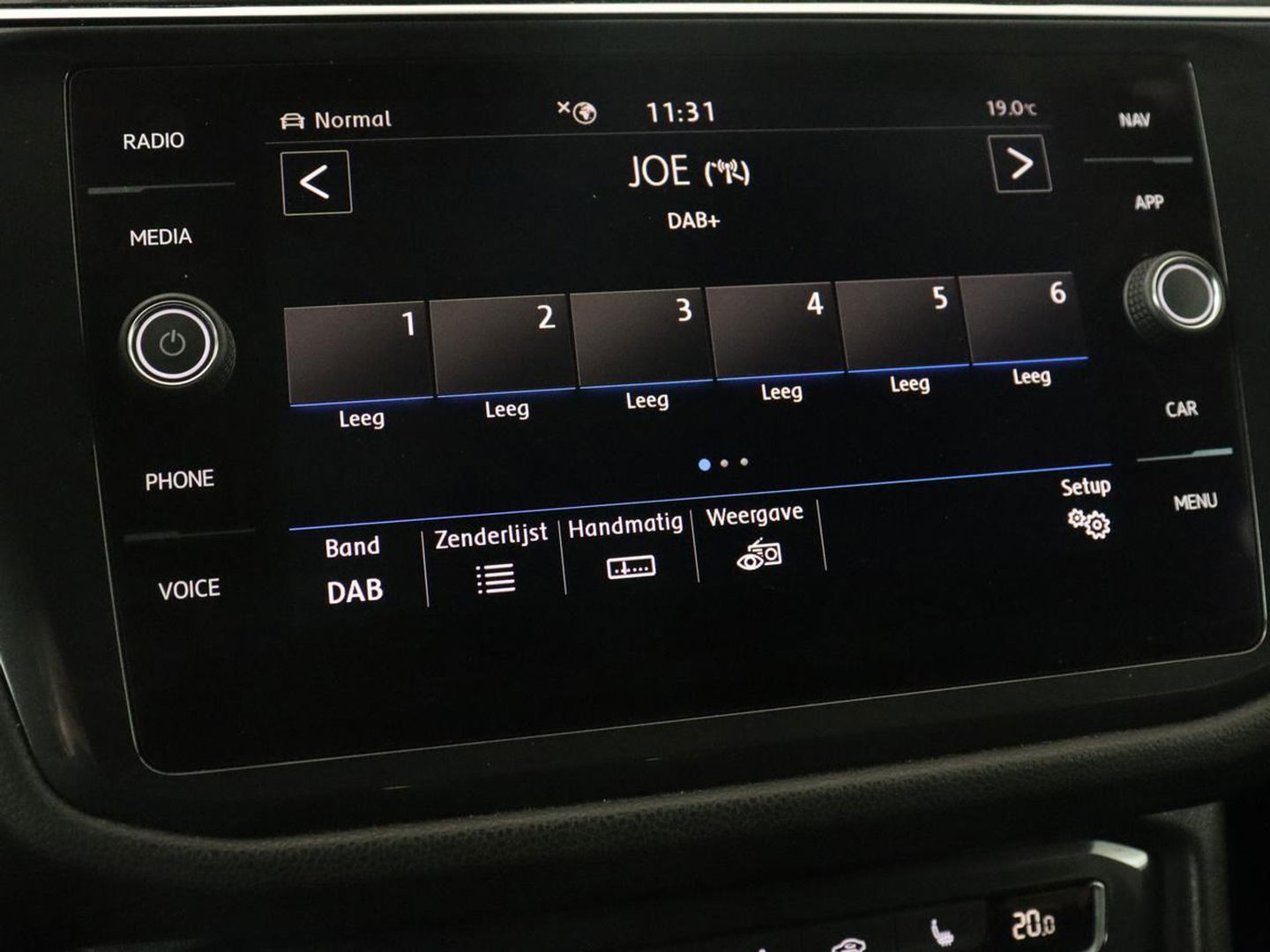 Volkswagen Tiguan Allspace 1.5 TSI R Line 7-persoons | Panoramadak | Trekhaak | Stoelverwarming | 19'' | Adaptive cruise | Virtual Cockpit | Massage | Camera | Keyless | Park Assist | Carplay | Navigatie