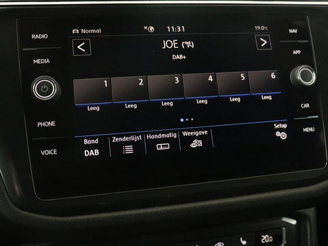 Volkswagen Tiguan Allspace 1.5 TSI R Line 7-persoons | Panoramadak | Trekhaak | Stoelverwarming | 19'' | Adaptive cruise | Virtual Cockpit | Massage | Camera | Keyless | Park Assist | Carplay | Navigatie