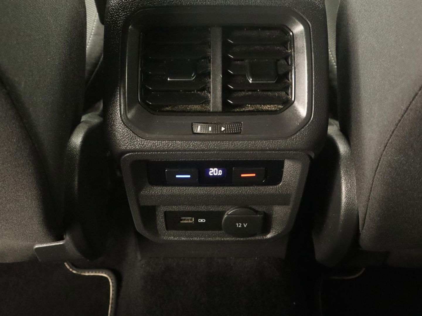 Volkswagen Tiguan Allspace 1.5 TSI R Line 7-persoons | Panoramadak | Trekhaak | Stoelverwarming | 19'' | Adaptive cruise | Virtual Cockpit | Massage | Camera | Keyless | Park Assist | Carplay | Navigatie