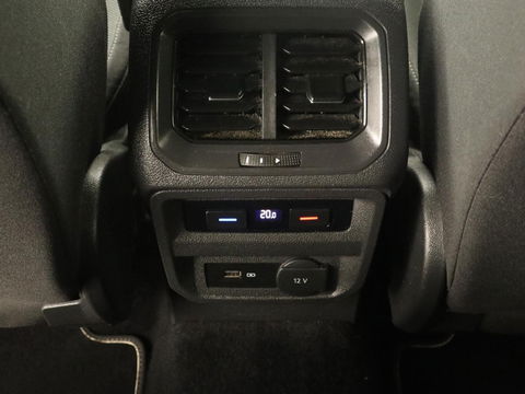 Volkswagen Tiguan Allspace 1.5 TSI R Line 7-persoons | Panoramadak | Trekhaak | Stoelverwarming | 19'' | Adaptive cruise | Virtual Cockpit | Massage | Camera | Keyless | Park Assist | Carplay | Navigatie