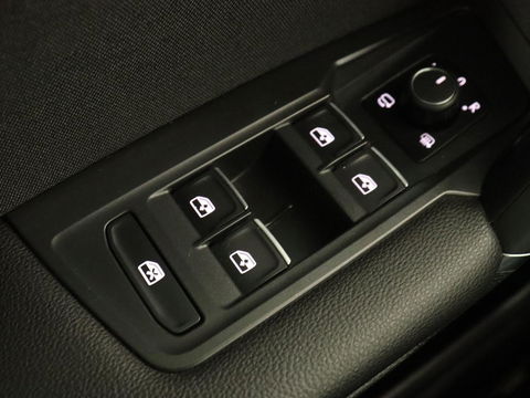 Volkswagen Tiguan Allspace 1.5 TSI R Line 7-persoons | Panoramadak | Trekhaak | Stoelverwarming | 19'' | Adaptive cruise | Virtual Cockpit | Massage | Camera | Keyless | Park Assist | Carplay | Navigatie