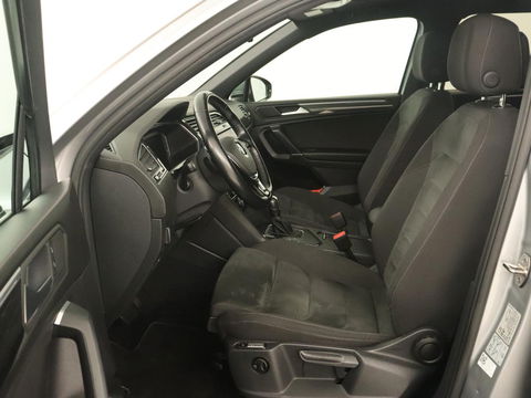 Volkswagen Tiguan Allspace 1.5 TSI R Line 7-persoons | Panoramadak | Trekhaak | Stoelverwarming | 19'' | Adaptive cruise | Virtual Cockpit | Massage | Camera | Keyless | Park Assist | Carplay | Navigatie
