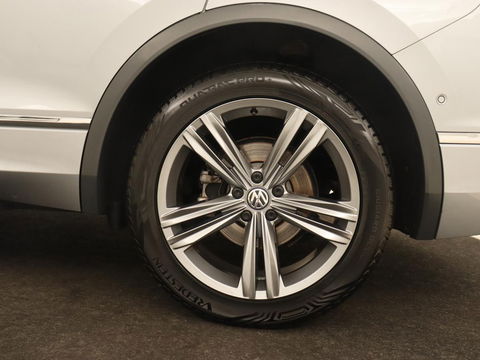 Volkswagen Tiguan Allspace 1.5 TSI R Line 7-persoons | Panoramadak | Trekhaak | Stoelverwarming | 19'' | Adaptive cruise | Virtual Cockpit | Massage | Camera | Keyless | Park Assist | Carplay | Navigatie