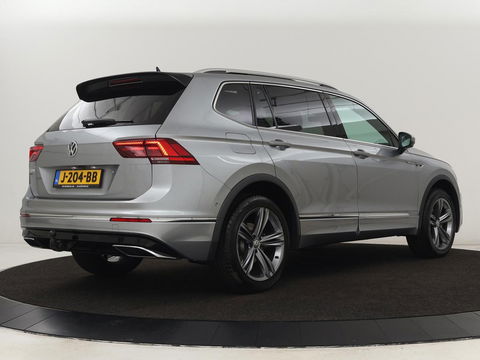 Volkswagen Tiguan Allspace 1.5 TSI R Line 7-persoons | Panoramadak | Trekhaak | Stoelverwarming | 19'' | Adaptive cruise | Virtual Cockpit | Massage | Camera | Keyless | Park Assist | Carplay | Navigatie
