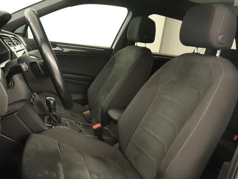 Volkswagen Tiguan Allspace 1.5 TSI R Line 7-persoons | Panoramadak | Trekhaak | Stoelverwarming | 19'' | Adaptive cruise | Virtual Cockpit | Massage | Camera | Keyless | Park Assist | Carplay | Navigatie