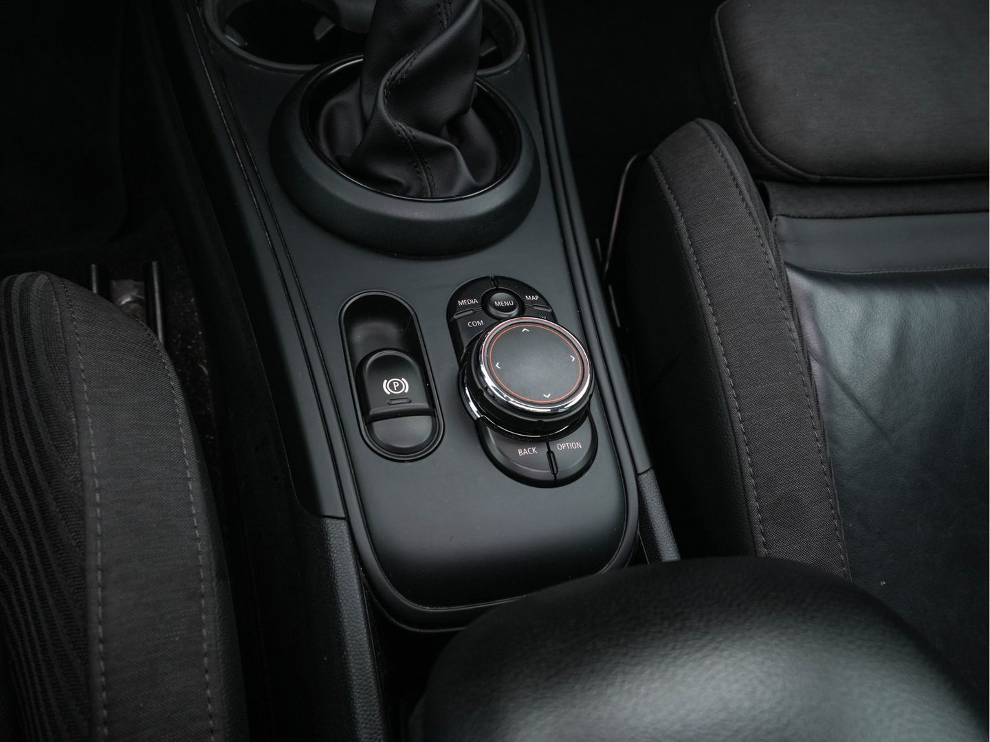 MINI Countryman 2.0 Cooper S E ALL4 Chili Plug-In (INCL-BTW) Aut. *PANO | LEATHER-FABRIC | FULL-LED | SPORT-SEATS | KEYLESS | NAVI-FULLMAP | ECC | AMBIENT-LIGHT | PDC | CRUISE | 18''ALU*