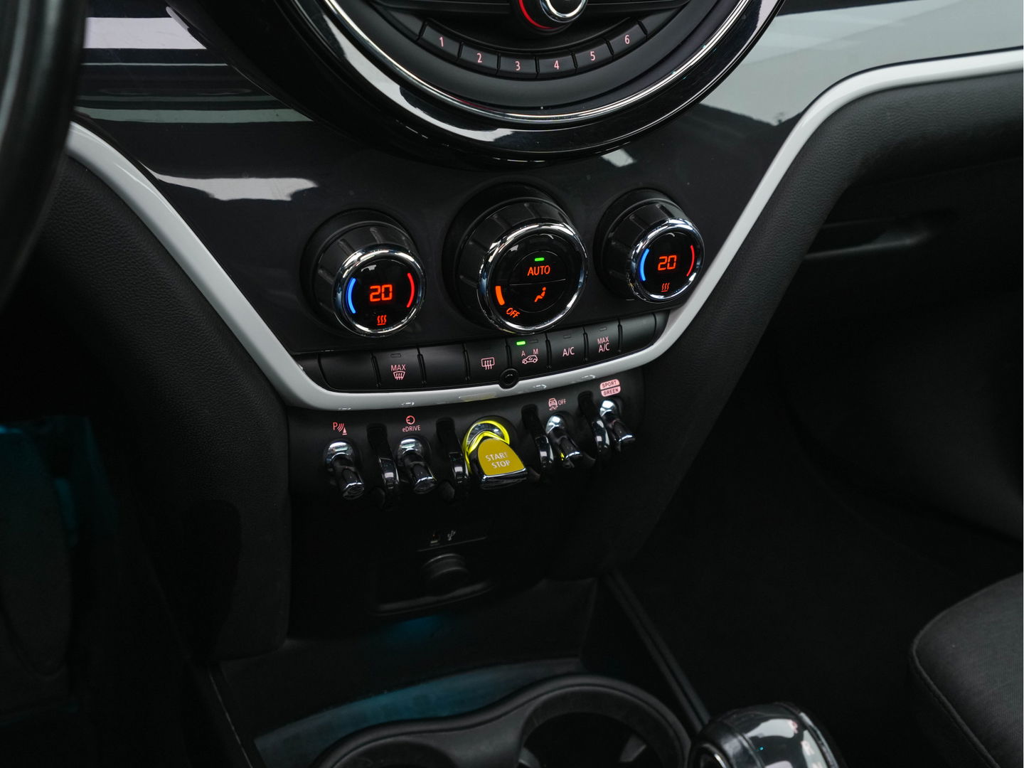 MINI Countryman 2.0 Cooper S E ALL4 Chili Plug-In (INCL-BTW) Aut. *PANO | LEATHER-FABRIC | FULL-LED | SPORT-SEATS | KEYLESS | NAVI-FULLMAP | ECC | AMBIENT-LIGHT | PDC | CRUISE | 18''ALU*