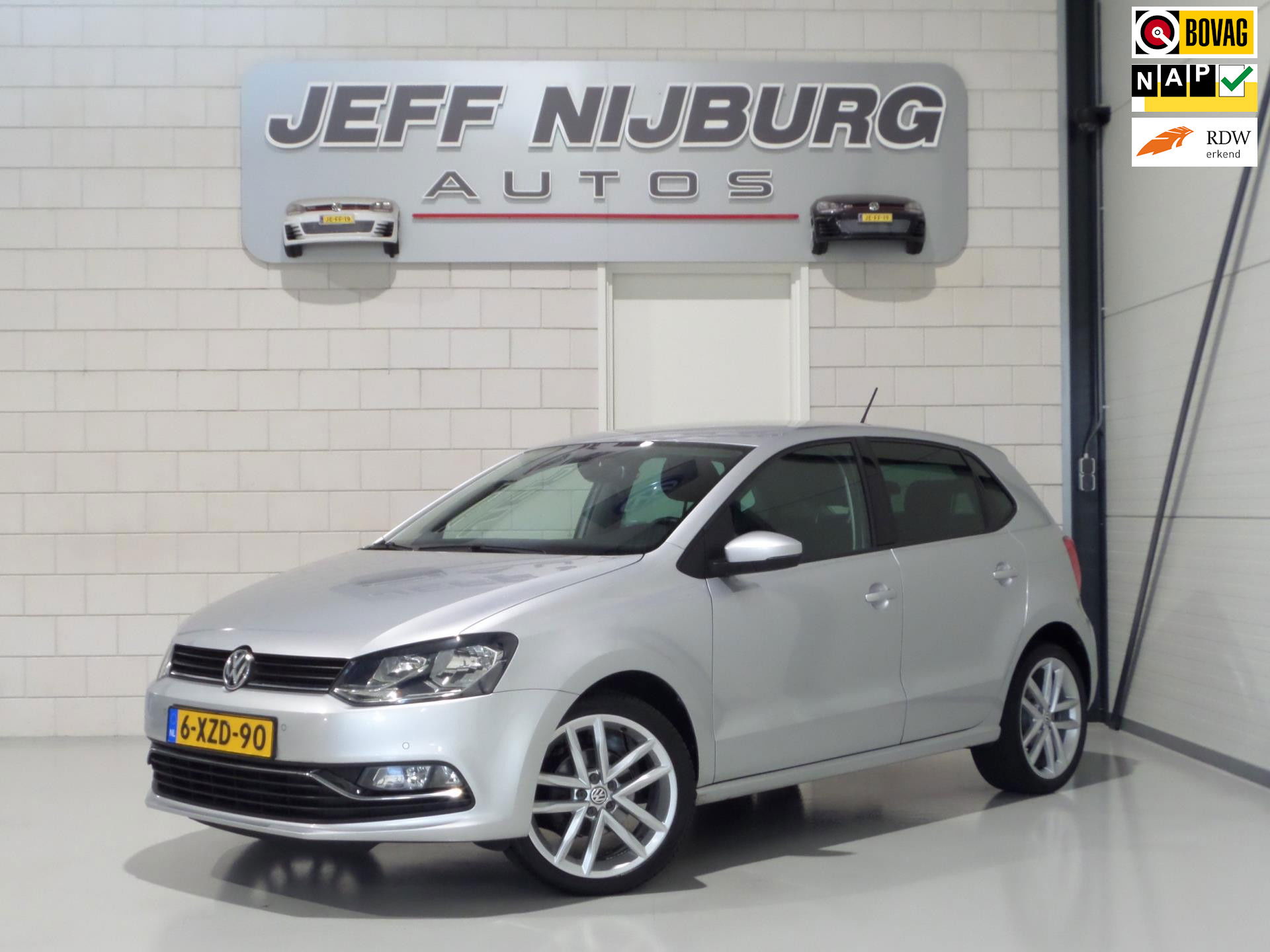 Volkswagen Polo 1.2 TSI Highline "Origineel NL!" Navigatie Bluetooth Parkeersensoren Cruise-control 17"Velgen Climatronic Garantie