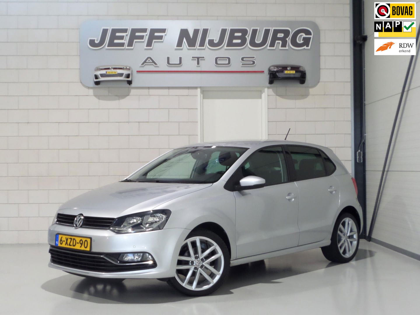 Volkswagen Polo 1.2 TSI Highline "Origineel NL!" Navigatie Bluetooth Parkeersensoren Cruise-control 17"Velgen Climatronic Garantie