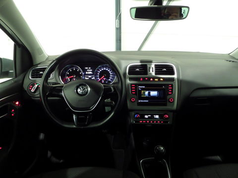 Volkswagen Polo 1.2 TSI Highline "Origineel NL!" Navigatie Bluetooth Parkeersensoren Cruise-control 17"Velgen Climatronic Garantie