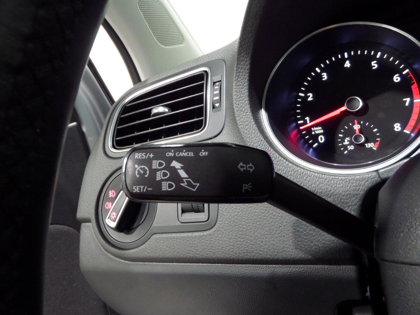 Volkswagen Polo 1.2 TSI Highline "Origineel NL!" Navigatie Bluetooth Parkeersensoren Cruise-control 17"Velgen Climatronic Garantie