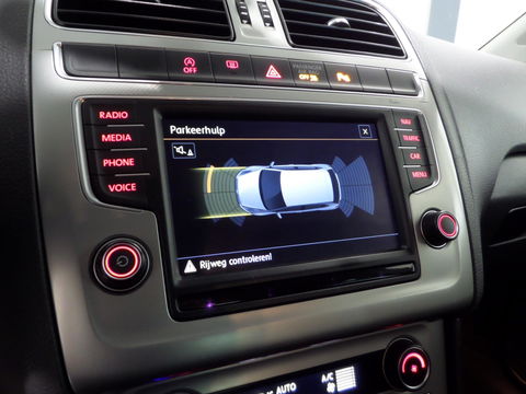 Volkswagen Polo 1.2 TSI Highline "Origineel NL!" Navigatie Bluetooth Parkeersensoren Cruise-control 17"Velgen Climatronic Garantie