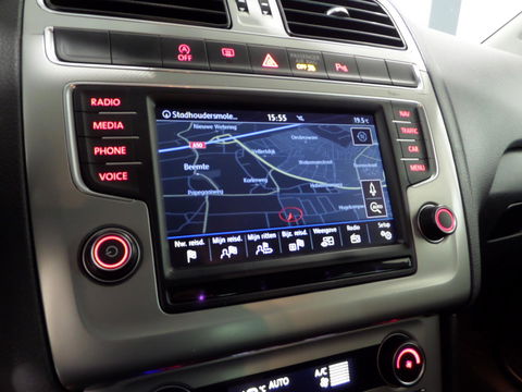 Volkswagen Polo 1.2 TSI Highline "Origineel NL!" Navigatie Bluetooth Parkeersensoren Cruise-control 17"Velgen Climatronic Garantie