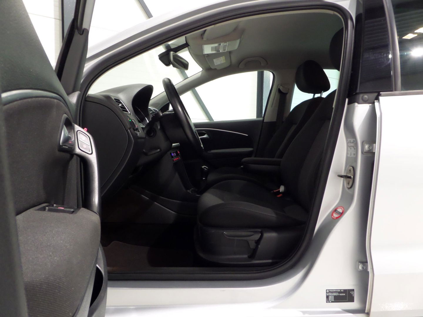 Volkswagen Polo 1.2 TSI Highline "Origineel NL!" Navigatie Bluetooth Parkeersensoren Cruise-control 17"Velgen Climatronic Garantie