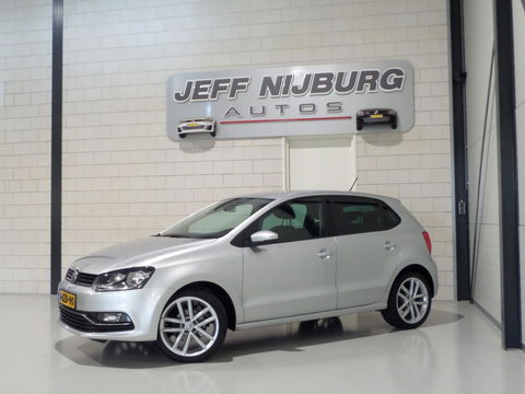 Volkswagen Polo 1.2 TSI Highline "Origineel NL!" Navigatie Bluetooth Parkeersensoren Cruise-control 17"Velgen Climatronic Garantie