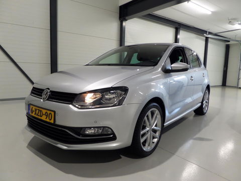Volkswagen Polo 1.2 TSI Highline "Origineel NL!" Navigatie Bluetooth Parkeersensoren Cruise-control 17"Velgen Climatronic Garantie