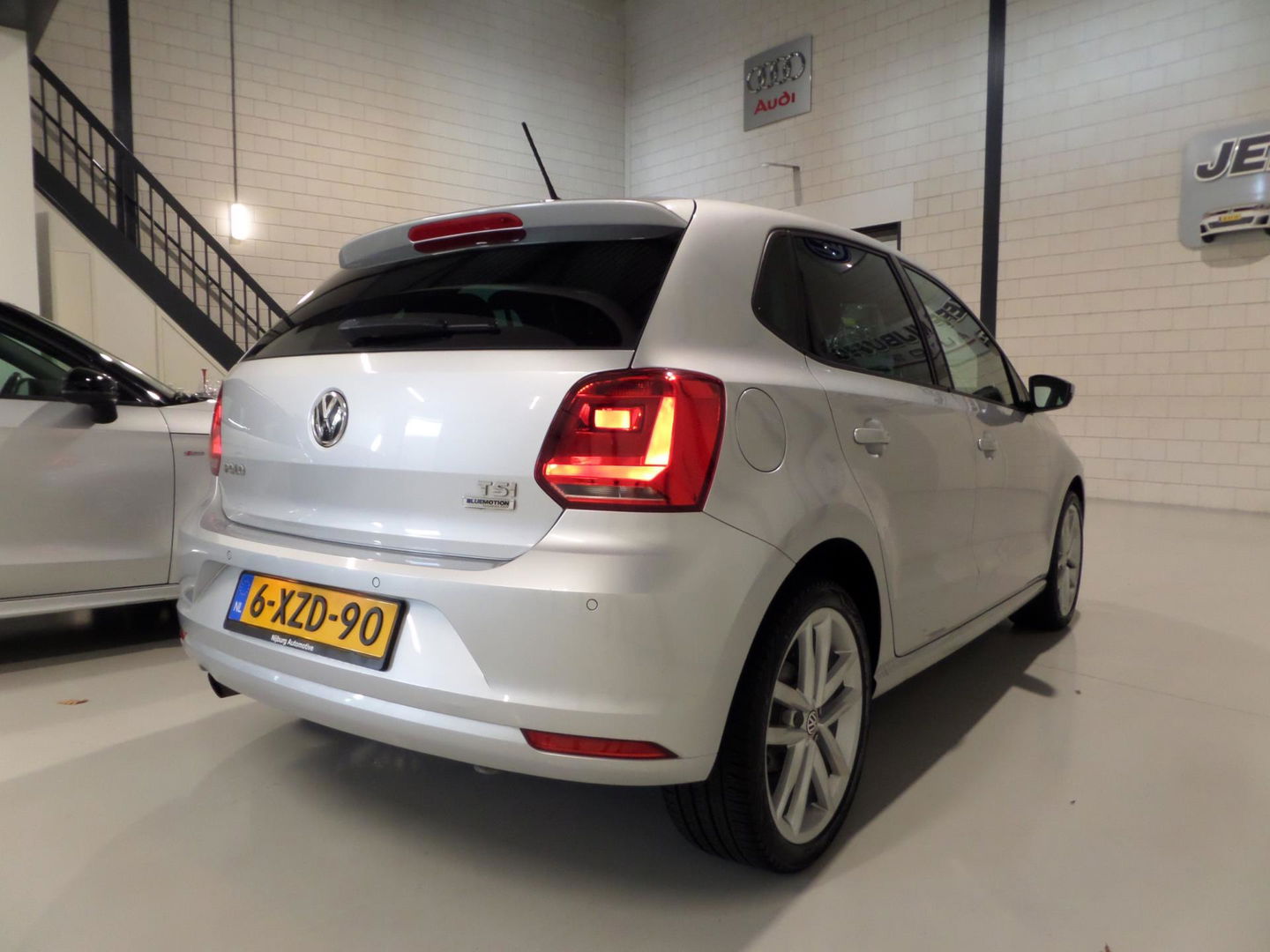 Volkswagen Polo 1.2 TSI Highline "Origineel NL!" Navigatie Bluetooth Parkeersensoren Cruise-control 17"Velgen Climatronic Garantie