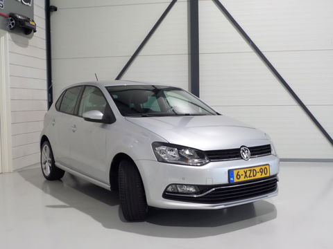 Volkswagen Polo 1.2 TSI Highline "Origineel NL!" Navigatie Bluetooth Parkeersensoren Cruise-control 17"Velgen Climatronic Garantie