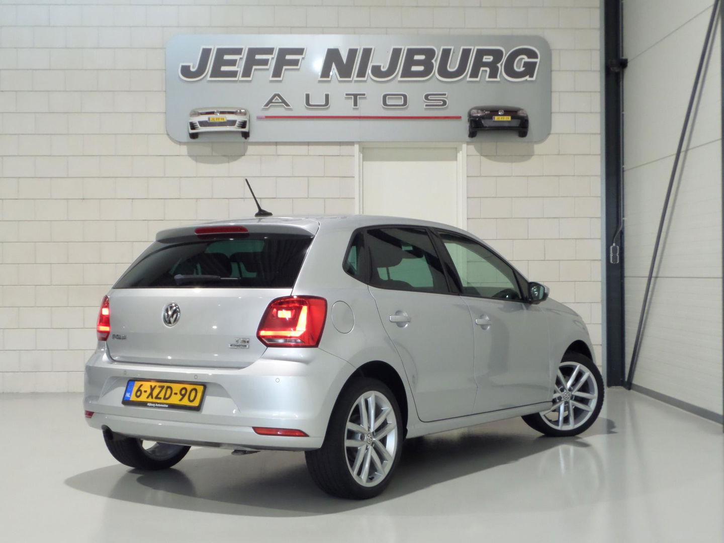 Volkswagen Polo 1.2 TSI Highline "Origineel NL!" Navigatie Bluetooth Parkeersensoren Cruise-control 17"Velgen Climatronic Garantie