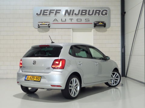 Volkswagen Polo 1.2 TSI Highline "Origineel NL!" Navigatie Bluetooth Parkeersensoren Cruise-control 17"Velgen Climatronic Garantie