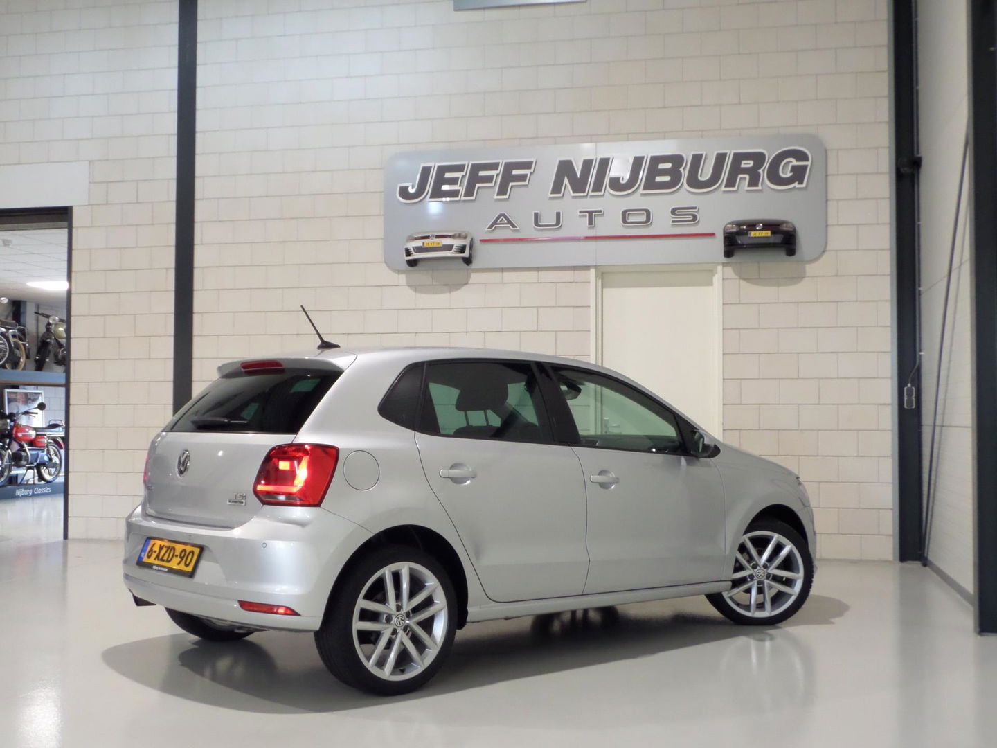 Volkswagen Polo 1.2 TSI Highline "Origineel NL!" Navigatie Bluetooth Parkeersensoren Cruise-control 17"Velgen Climatronic Garantie