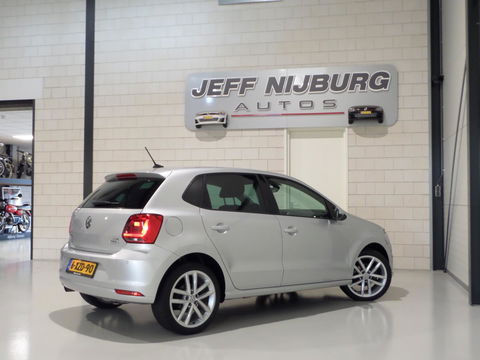 Volkswagen Polo 1.2 TSI Highline "Origineel NL!" Navigatie Bluetooth Parkeersensoren Cruise-control 17"Velgen Climatronic Garantie