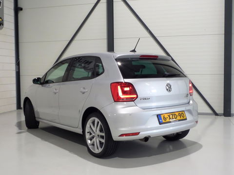 Volkswagen Polo 1.2 TSI Highline "Origineel NL!" Navigatie Bluetooth Parkeersensoren Cruise-control 17"Velgen Climatronic Garantie