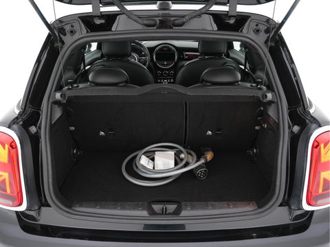 MINI Mini Electric Yours 33 kWh [ 3-Fase ] {SOH-100%} (INCL-BTW) Aut. *PANO | LUXURY-LEATHER | HARMAN/KARDON-AUDIO | MATRIX-LED | KEYLESS | CAMERA | NAVI-FULLMAP | DIGI-COCKPIT | DAB | HEAD-UP | HEATED-SPORTSEATS | AMBIENT-LIGHT | CCS-FASTLOADER