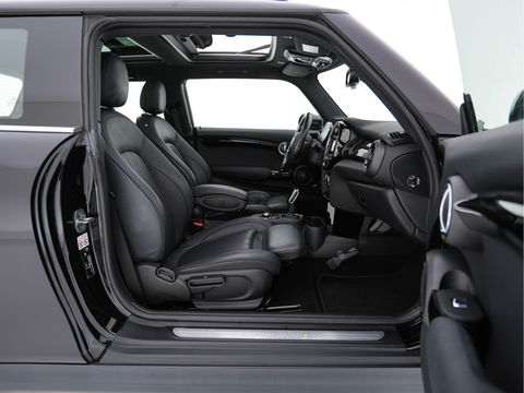 MINI Mini Electric Yours 33 kWh [ 3-Fase ] {SOH-100%} (INCL-BTW) Aut. *PANO | LUXURY-LEATHER | HARMAN/KARDON-AUDIO | MATRIX-LED | KEYLESS | CAMERA | NAVI-FULLMAP | DIGI-COCKPIT | DAB | HEAD-UP | HEATED-SPORTSEATS | AMBIENT-LIGHT | CCS-FASTLOADER
