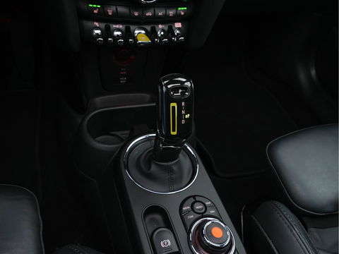 MINI Mini Electric Yours 33 kWh [ 3-Fase ] {SOH-100%} (INCL-BTW) Aut. *PANO | LUXURY-LEATHER | HARMAN/KARDON-AUDIO | MATRIX-LED | KEYLESS | CAMERA | NAVI-FULLMAP | DIGI-COCKPIT | DAB | HEAD-UP | HEATED-SPORTSEATS | AMBIENT-LIGHT | CCS-FASTLOADER