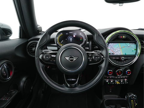 MINI Mini Electric Yours 33 kWh [ 3-Fase ] {SOH-100%} (INCL-BTW) Aut. *PANO | LUXURY-LEATHER | HARMAN/KARDON-AUDIO | MATRIX-LED | KEYLESS | CAMERA | NAVI-FULLMAP | DIGI-COCKPIT | DAB | HEAD-UP | HEATED-SPORTSEATS | AMBIENT-LIGHT | CCS-FASTLOADER