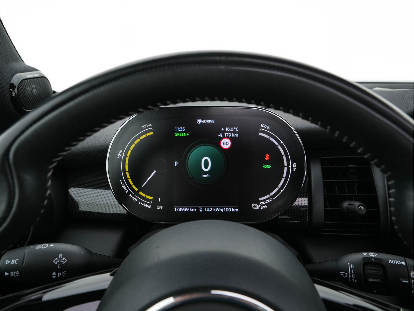 MINI Mini Electric Yours 33 kWh [ 3-Fase ] {SOH-100%} (INCL-BTW) Aut. *PANO | LUXURY-LEATHER | HARMAN/KARDON-AUDIO | MATRIX-LED | KEYLESS | CAMERA | NAVI-FULLMAP | DIGI-COCKPIT | DAB | HEAD-UP | HEATED-SPORTSEATS | AMBIENT-LIGHT | CCS-FASTLOADER