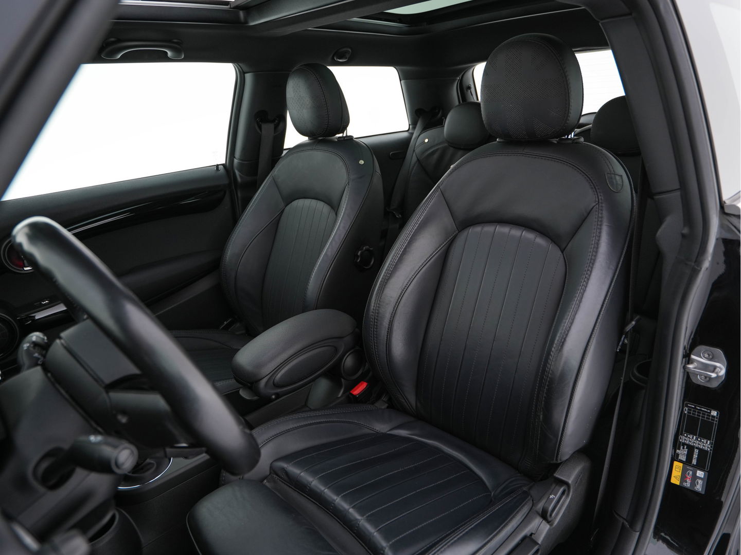 MINI Mini Electric Yours 33 kWh [ 3-Fase ] {SOH-100%} (INCL-BTW) Aut. *PANO | LUXURY-LEATHER | HARMAN/KARDON-AUDIO | MATRIX-LED | KEYLESS | CAMERA | NAVI-FULLMAP | DIGI-COCKPIT | DAB | HEAD-UP | HEATED-SPORTSEATS | AMBIENT-LIGHT | CCS-FASTLOADER